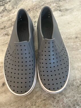Native Classic Slip-On Perforated Men's Shoe - Gray size 7 mens ladies 9